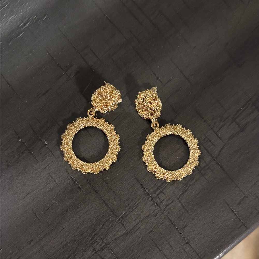 Elegant Gold Textured Hoop Earrings